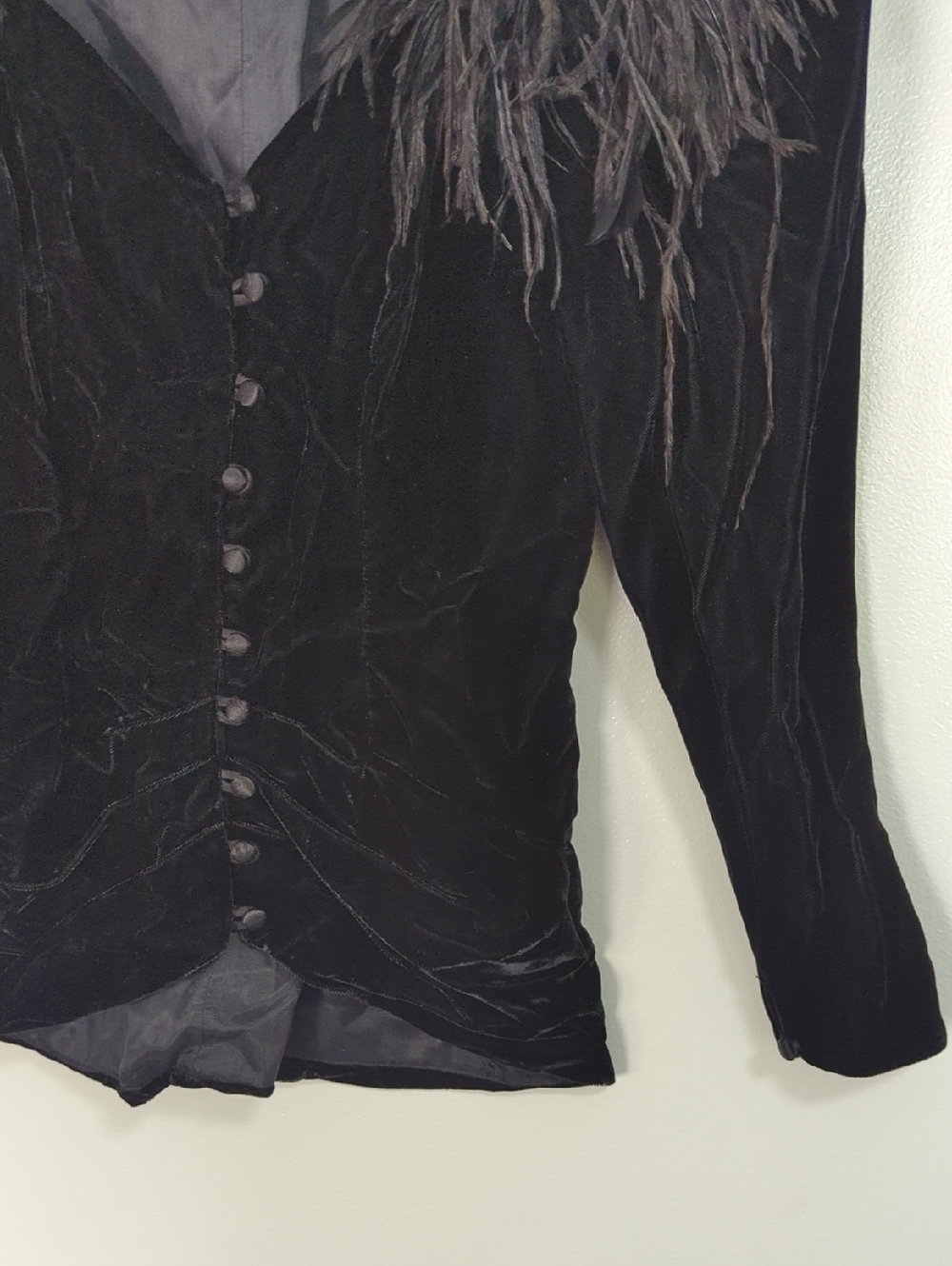 Vintage b.b. collections Dramatic Black Velvet & Ostrich Feather Jacket Size 6 - Picture 3 of 10